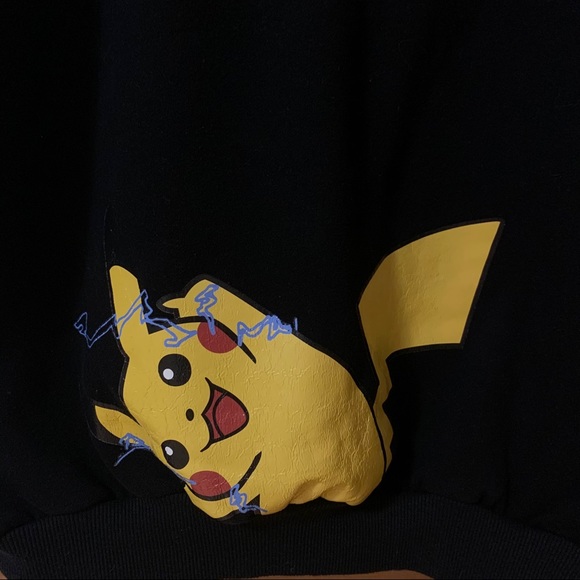 Pikachu sweatshirt - Picture 4 of 5